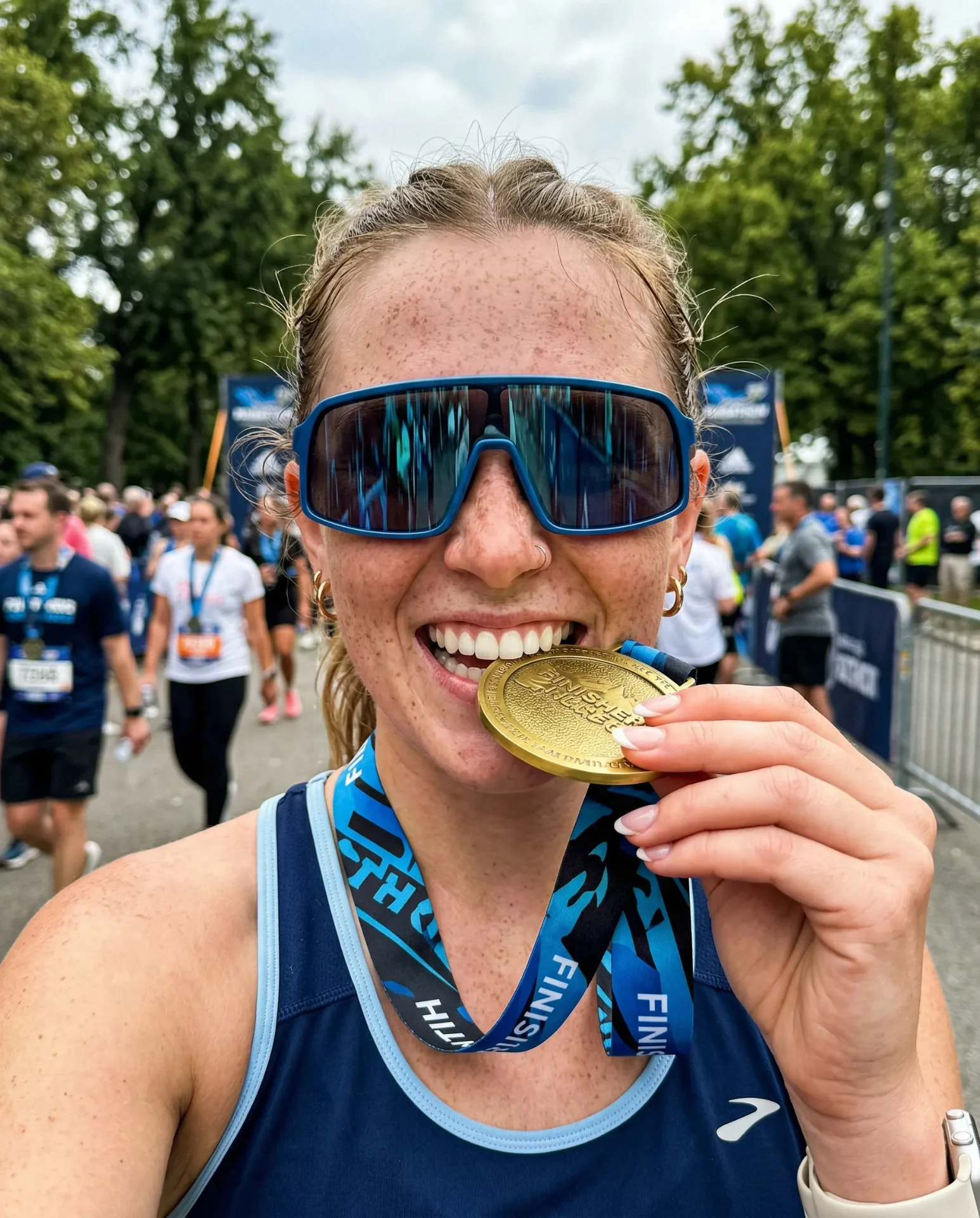 Personagem atleta com medalha criada com prompt